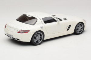 Mercedes SLS AMG Designo Mystic White Museum Edition Minichamps 1:18 B66055551 メタル - 画像 3/8