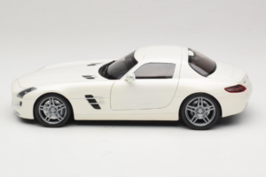 Mercedes SLS AMG Designo Mystic White Museum Edition Minichamps 1:18 B66055551 メタル - 画像 4/8