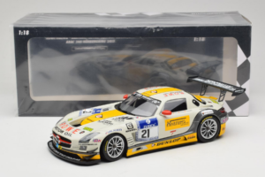 Mercedes SLS AMG GT3 #21 Rowe Racing M. Hartung / N. Heyer ADAC 24 Hours Nurburgring 2013 Minichamps 1:18 151133121 メタル - 画像 6/6