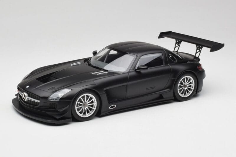 Mercedes SLS AMG GT3 C197 Street マットブラック Minichamps 1:18 151113101 メタル
