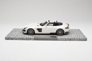 Mercedes Brabus SLS AMG 700 Biturbo Roadster パールホワイト Minichamps 1:18 107032130 メタル - 画像 3/6