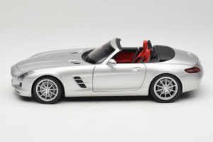 Mercedes SLS AMG Roadster イリジウムシルバー Minichamps 1:18 B66960078 メタル - 画像 4/8