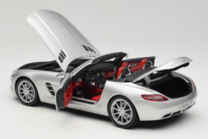 Mercedes SLS AMG Roadster イリジウムシルバー Minichamps 1:18 B66960078 メタル - 画像 5/8