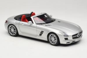 Mercedes SLS AMG Roadster イリジウムシルバー Minichamps 1:18 B66960078 メタル - 画像 6/8