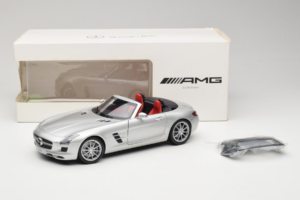 Mercedes SLS AMG Roadster イリジウムシルバー Minichamps 1:18 B66960078 メタル - 画像 8/8