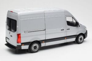 Mercedes Sprinter W907 シルバー Norev 1:18 183424 メタル - 画像 3/8