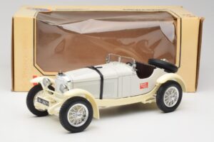 Mercedes SSKL ホワイト & クリーム Bburago 1:18 3002-M1 メタル - 画像 6/6