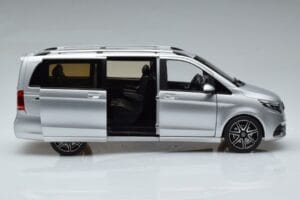 Mercedes V-Class V260 AMG Line シルバー Norev 1:18 183871 メタル - 画像 4/10