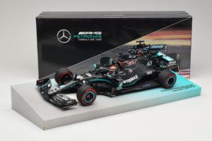 Mercedes W11 #63 G. Russell Mercedes AMG Petronas Sakhir Grand Prix 2020 Minichamps 1:18 113201663 レジン - 画像 7/7