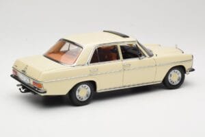 Mercedes W115 Strich 8 クリーム Sun Star 1:18 4581 メタル - 画像 3/8