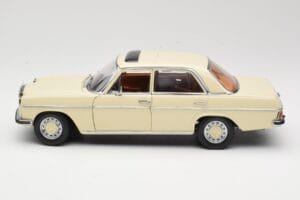 Mercedes W115 Strich 8 クリーム Sun Star 1:18 4581 メタル - 画像 4/8