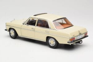 Mercedes W115 Strich 8 クリーム Sun Star 1:18 4581 メタル - 画像 7/8