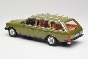 Mercedes W123 200T サイプレスグリーン BoS Models 1:18 BOS008 メタル - 画像 5/6