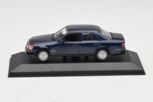 Mercedes W124 ダークブルー Minichamps 1:43 MB006 メタル