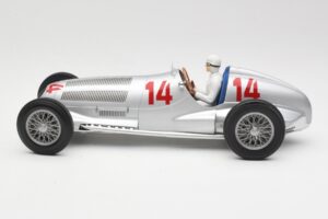 Mercedes W125 #14 Daimler-Benz AG M. von Brauchitsch 2nd Place German GP 1937 Minichamps 1:18 155373114 メタル - 画像 3/6