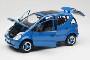Mercedes A-Class W168 アジュールブルー Maisto 1:18 50311 メタル - 画像 2/8