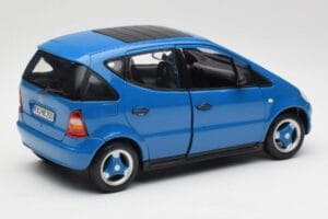 Mercedes A-Class W168 アジュールブルー Maisto 1:18 50311 メタル - 画像 3/8