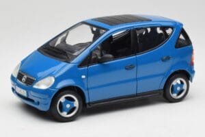 Mercedes A-Class W168 アジュールブルー Maisto 1:18 50311 メタル
