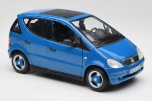 Mercedes A-Class W168 アジュールブルー Maisto 1:18 50311 メタル - 画像 6/8