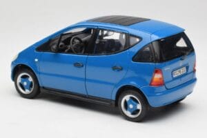 Mercedes A-Class W168 アジュールブルー Maisto 1:18 50311 メタル - 画像 7/8