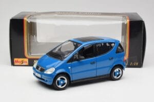Mercedes A-Class W168 アジュールブルー Maisto 1:18 50311 メタル - 画像 8/8