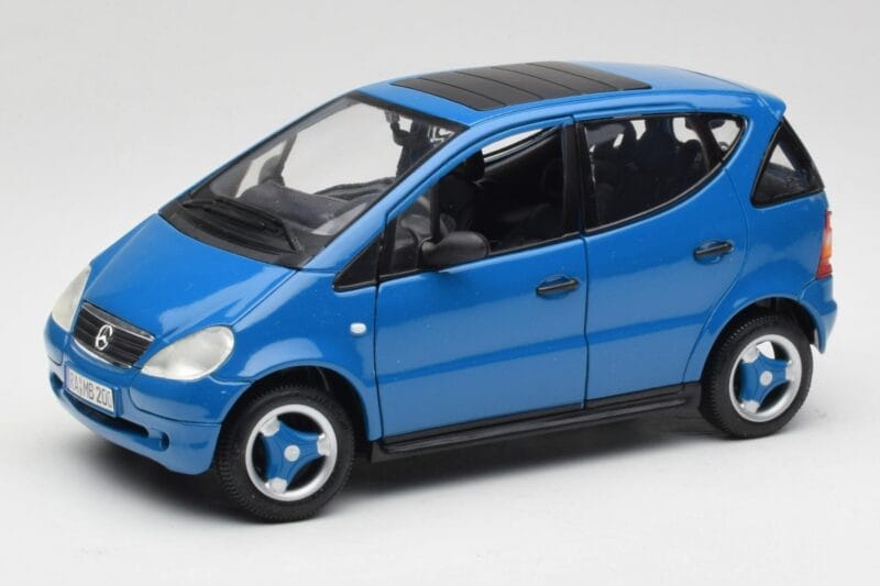 Mercedes A-Class W168 アジュールブルー Maisto 1:18 50311 メタル
