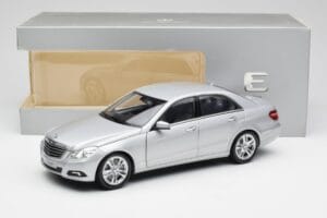 Mercedes E-Class W212 Avantgarde Iridium シルバー ペイント Issue 2 Minichamps 1:18 B66960212-D2 メタル - 画像 11/11