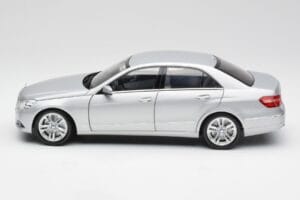 Mercedes E-Class W212 Avantgarde Iridium シルバー ペイント Issue 2 Minichamps 1:18 B66960212-D2 メタル - 画像 4/11