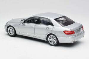 Mercedes E-Class W212 Avantgarde Iridium シルバー ペイント Issue 1 Minichamps 1:18 B66960212-D1 メタル - 画像 7/11