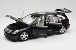 Mercedes R-Class W251 オブシディアン ブラック Minichamps 1:18 150034601 メタル - 画像 2/8