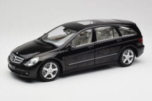 Mercedes R-Class W251 オブシディアン ブラック Minichamps 1:18 150034601 メタル