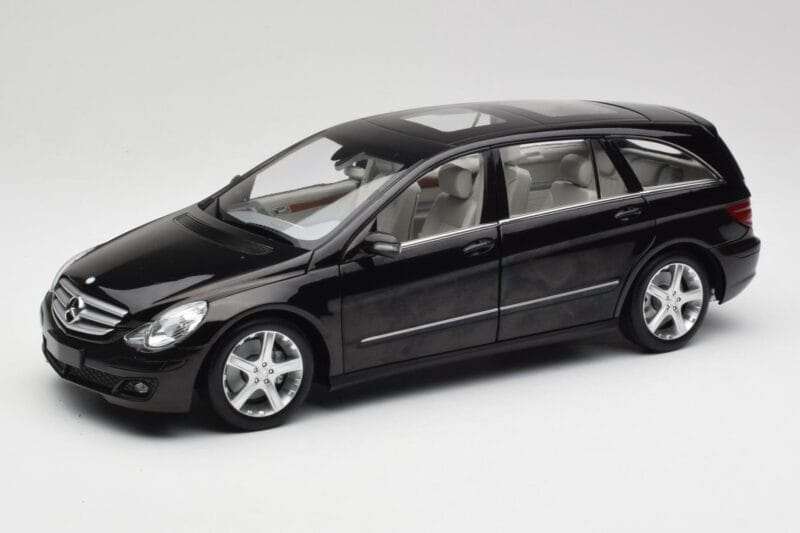 Mercedes R-Class W251 オブシディアン ブラック Minichamps 1:18 150034601 メタル