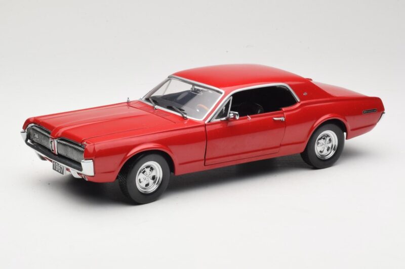 Mercury Cougar XR-7 レッド Sun Star 1:18 1541 メタル