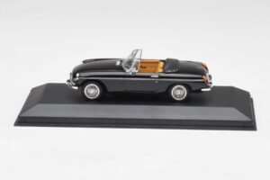 MGB カブリオレ ブラック Minichamps 1:43 430131030 メタル