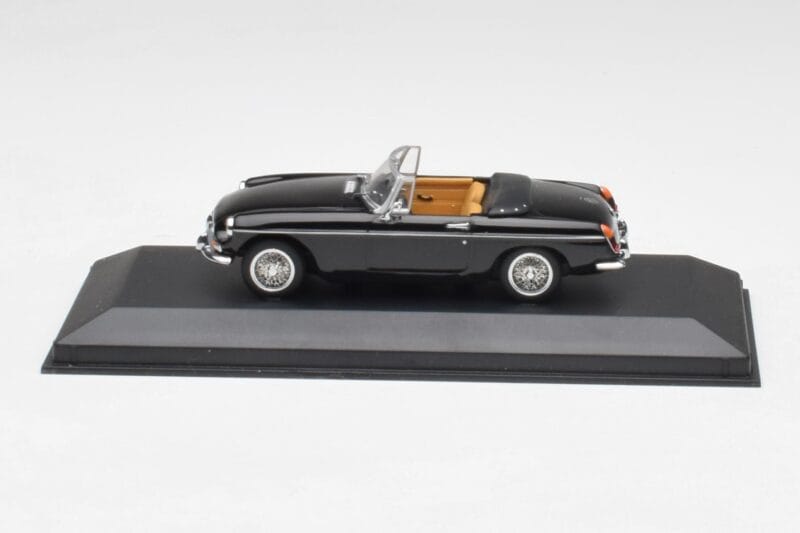 MGB カブリオレ ブラック Minichamps 1:43 430131030 メタル