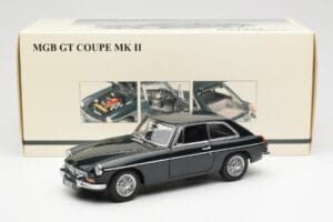 MGB GT Mk2 クーペ レーシング グリーン AUTOart 1:18 76602 メタル - 画像 8/8