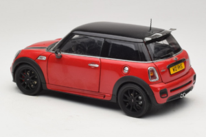 Mini Cooper John Cooper Works R56 レッド & ブラック Kyosho 1:18 80430419909 メタル - 画像 7/8