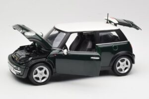 Mini Cooper Mk7 グリーン Maisto 1:18 7271336 メタル - 画像 2/8