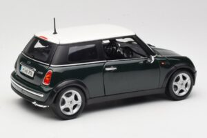 Mini Cooper Mk7 グリーン Maisto 1:18 7271336 メタル - 画像 3/8