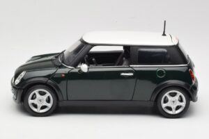 Mini Cooper Mk7 グリーン Maisto 1:18 7271336 メタル - 画像 4/8