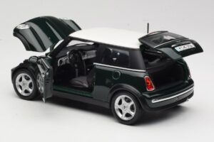 Mini Cooper Mk7 グリーン Maisto 1:18 7271336 メタル - 画像 5/8