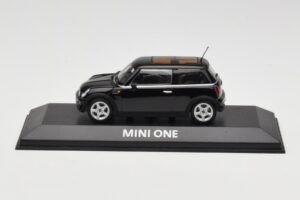 Mini One R50 ブラック ブラックルーフ Minichamps 1:43 MINI005 メタル