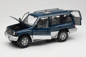 Mitsubishi Pajero V20 LWB ブルー & シルバー Sun Star 1:18 1212 メタル - 画像 2/8