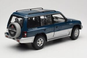 Mitsubishi Pajero V20 LWB ブルー & シルバー Sun Star 1:18 1212 メタル - 画像 3/8