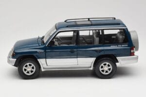Mitsubishi Pajero V20 LWB ブルー & シルバー Sun Star 1:18 1212 メタル - 画像 4/8