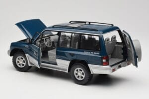 Mitsubishi Pajero V20 LWB ブルー & シルバー Sun Star 1:18 1212 メタル - 画像 5/8
