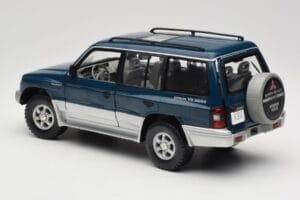 Mitsubishi Pajero V20 LWB ブルー & シルバー Sun Star 1:18 1212 メタル - 画像 7/8