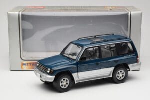 Mitsubishi Pajero V20 LWB ブルー & シルバー Sun Star 1:18 1212 メタル - 画像 8/8
