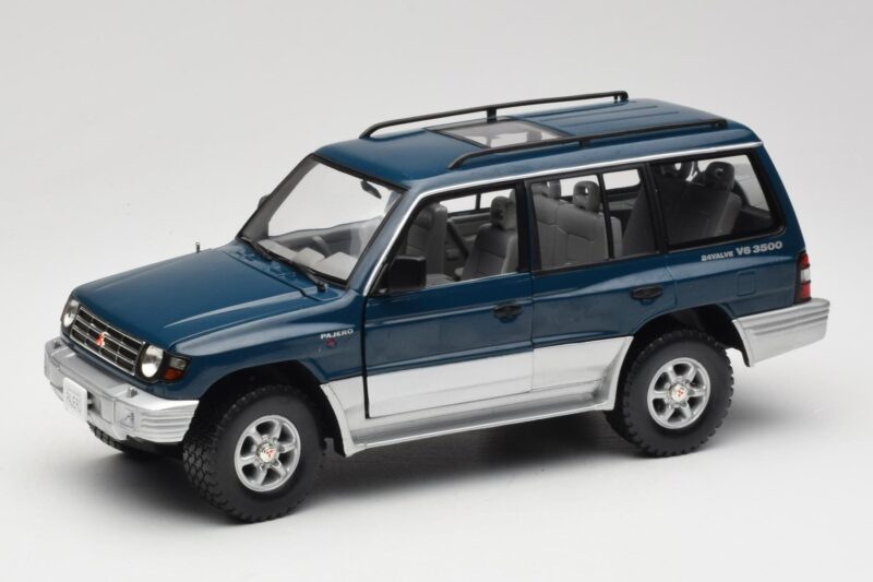 Mitsubishi Pajero V20 LWB ブルー & シルバー Sun Star 1:18 1212 メタル