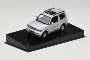 Mitsubishi Pajero SWB シルバー AUTOart 1:43 57113 メタル - 画像 2/4